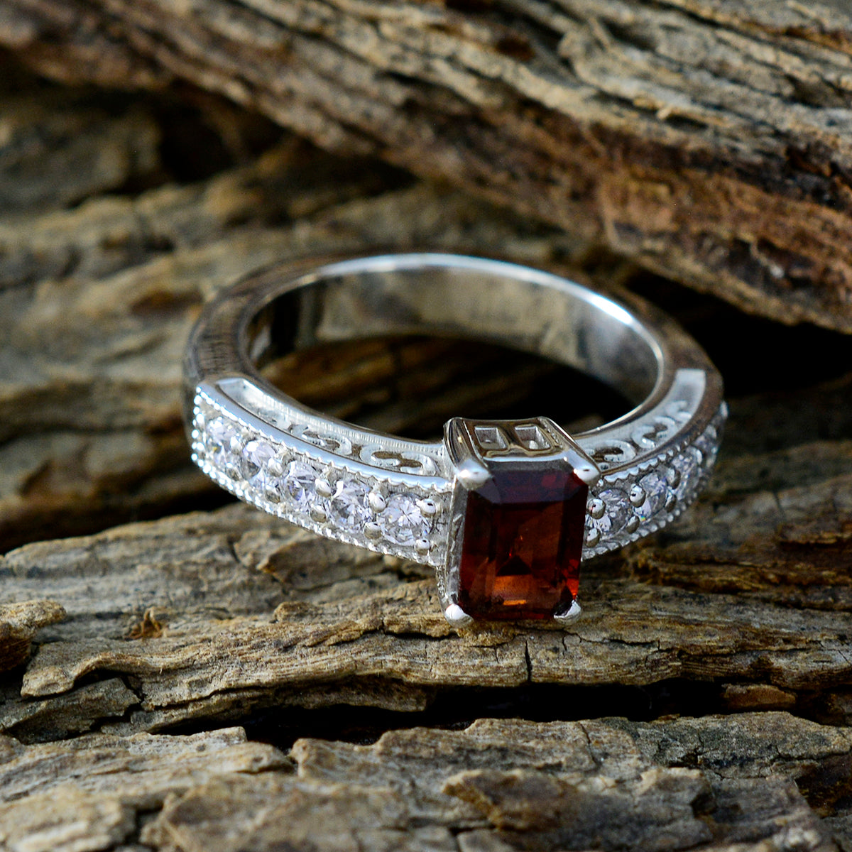 Victoria Sophisticated Red Halo Ring