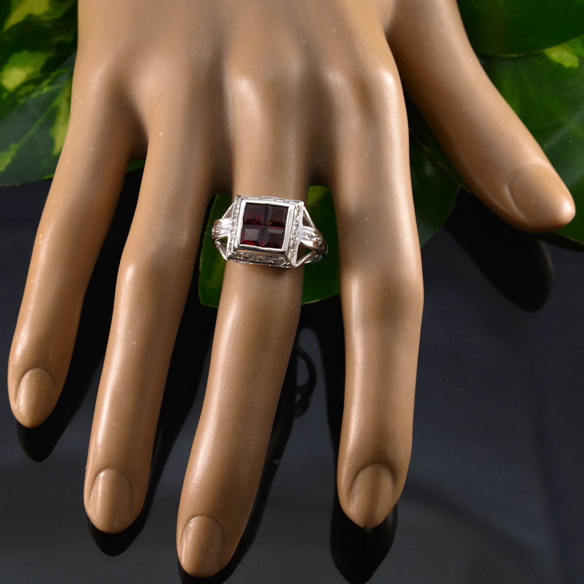 Eun-ji Trendy Red Halo Ring