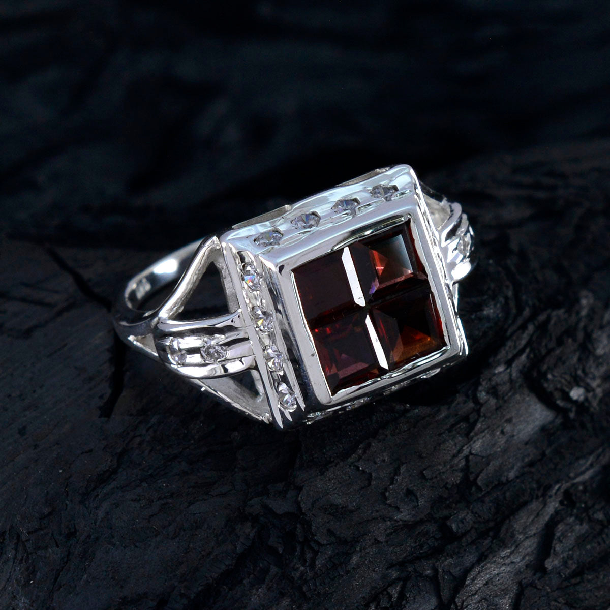 Eun-ji Trendy Red Halo Ring