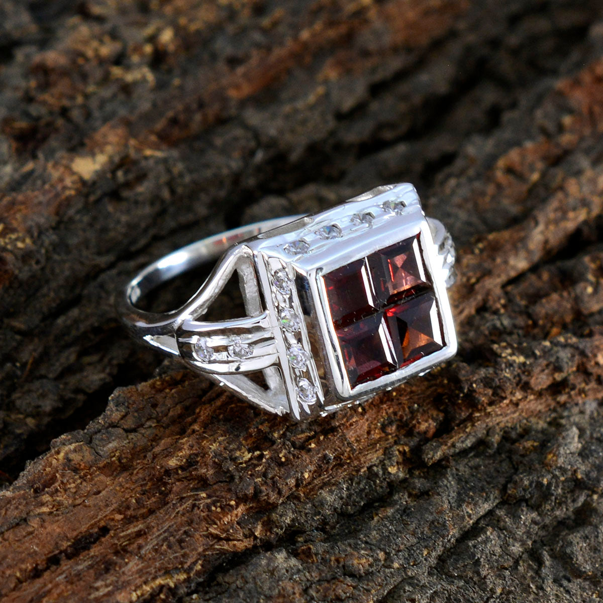 Eun-ji Trendy Red Halo Ring