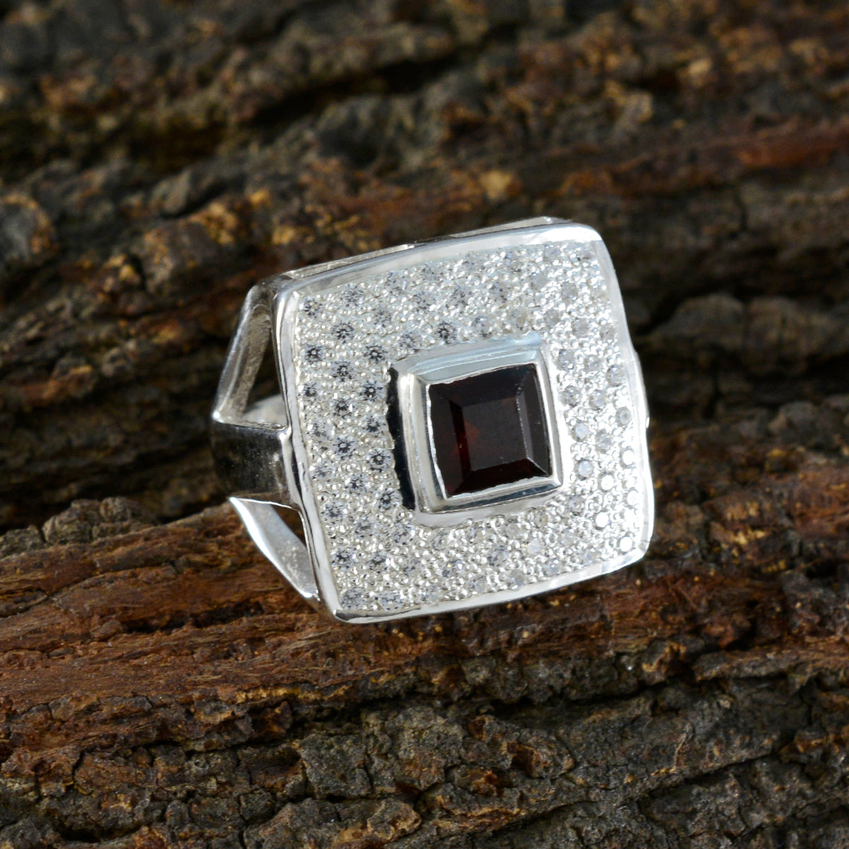 Aisha Modern Red Halo Ring