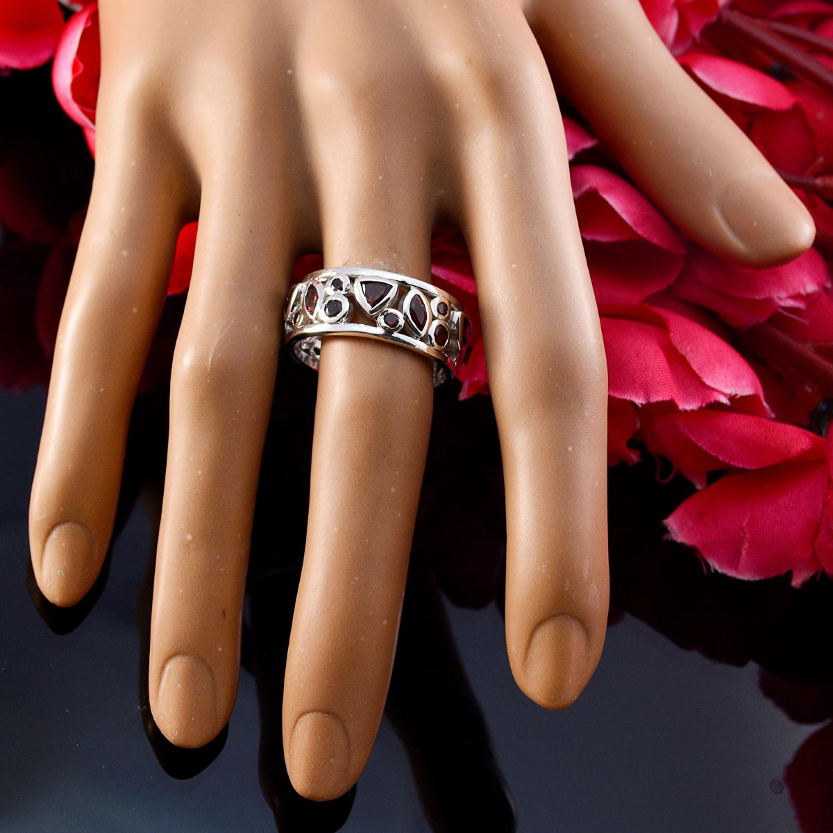 Victoria Eternity Red multiple Band