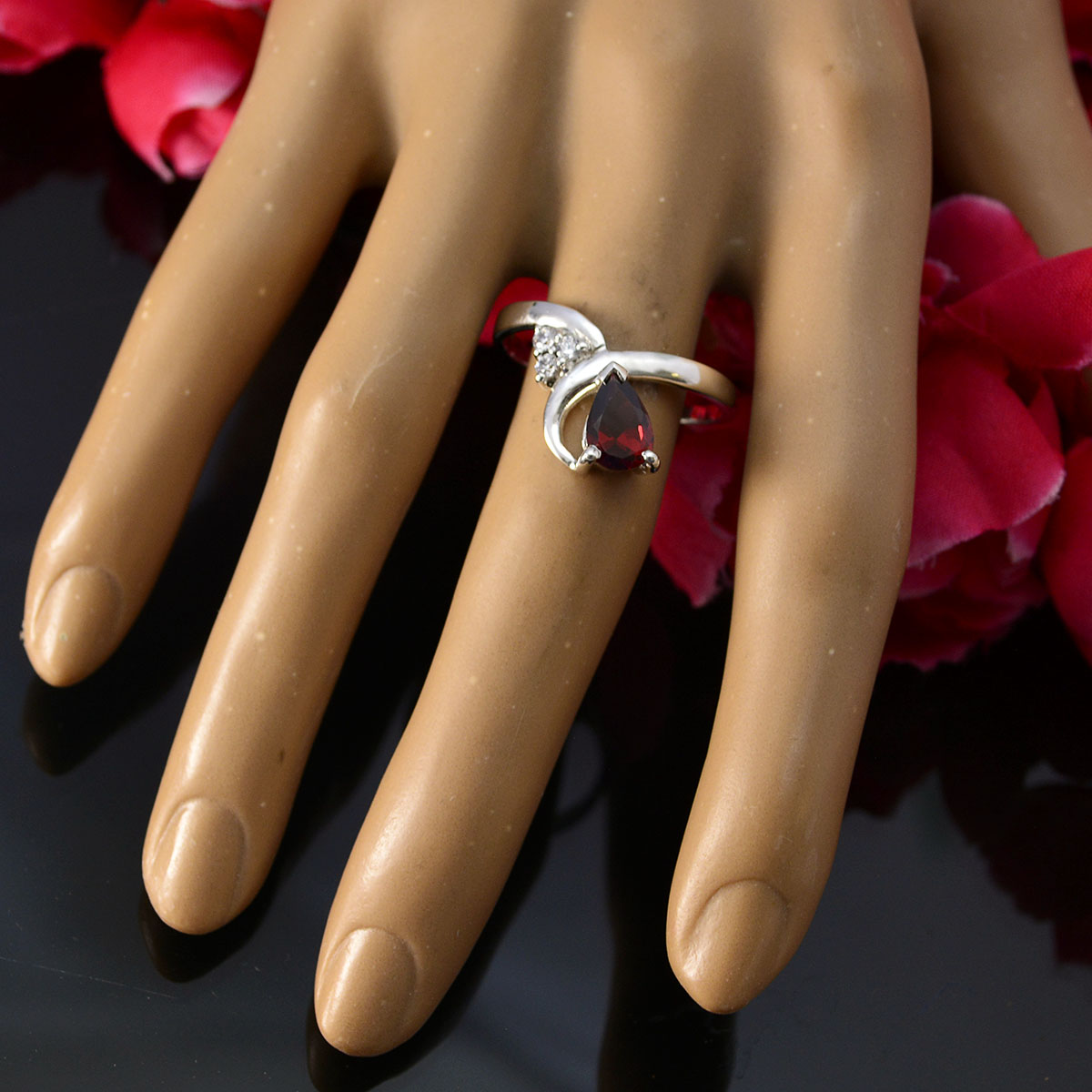 Li Lee Graceful Red Halo Ring