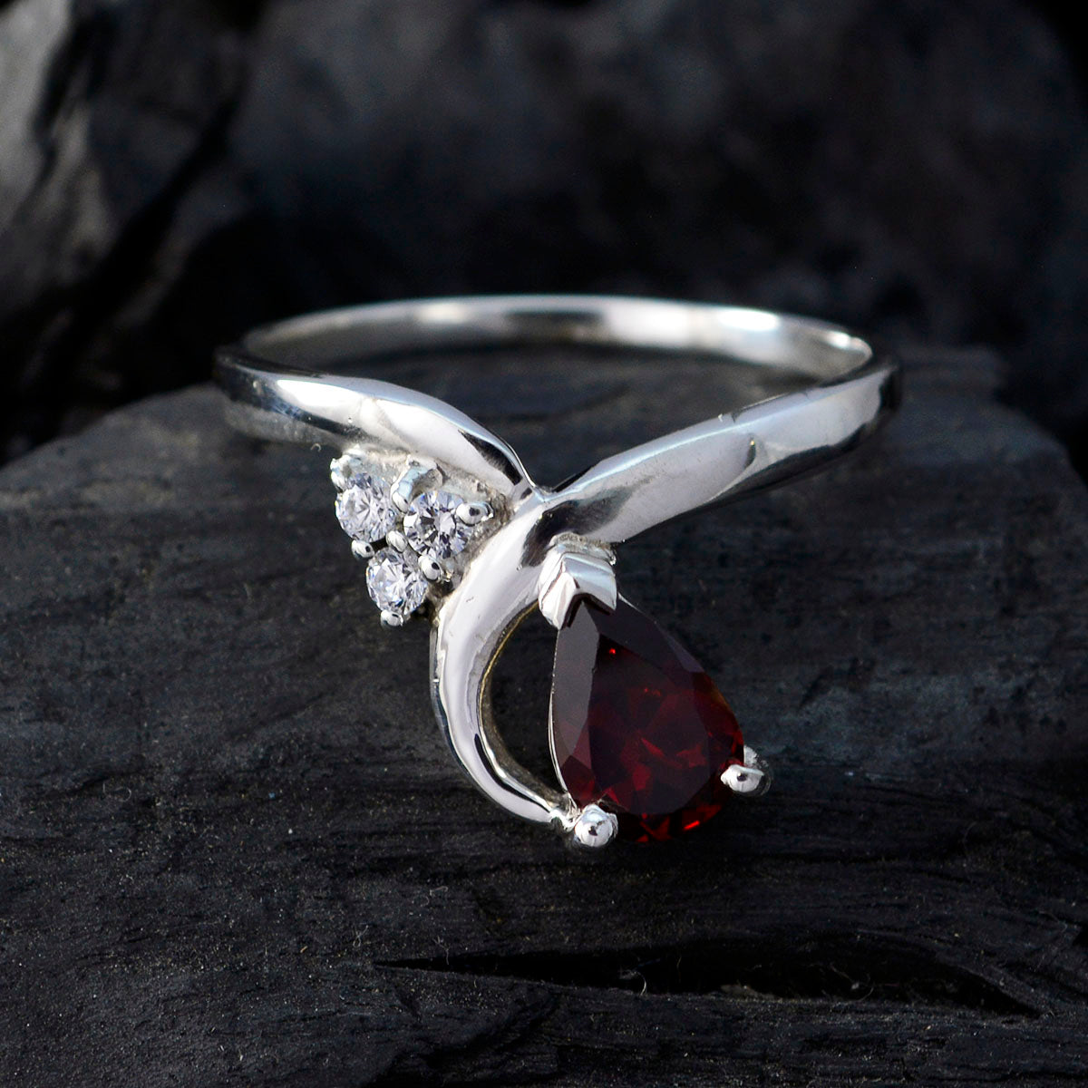Li Lee Graceful Red Halo Ring