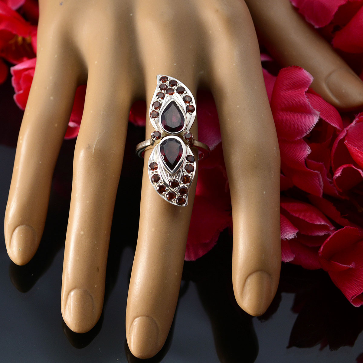 Natcha Contemporary Red multiple Ring