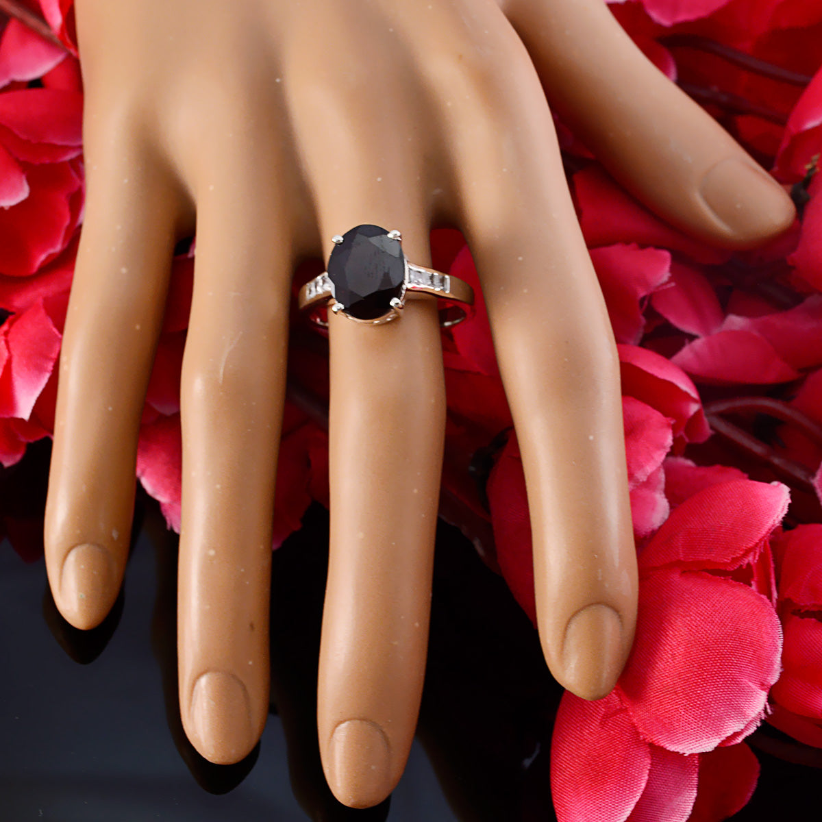 Lorena Glamorous Red Halo Ring