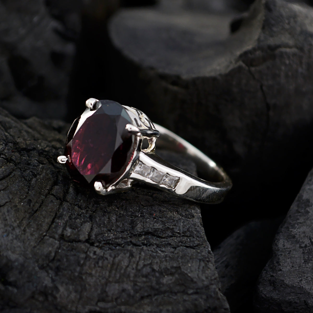 Lorena Glamorous Red Halo Ring