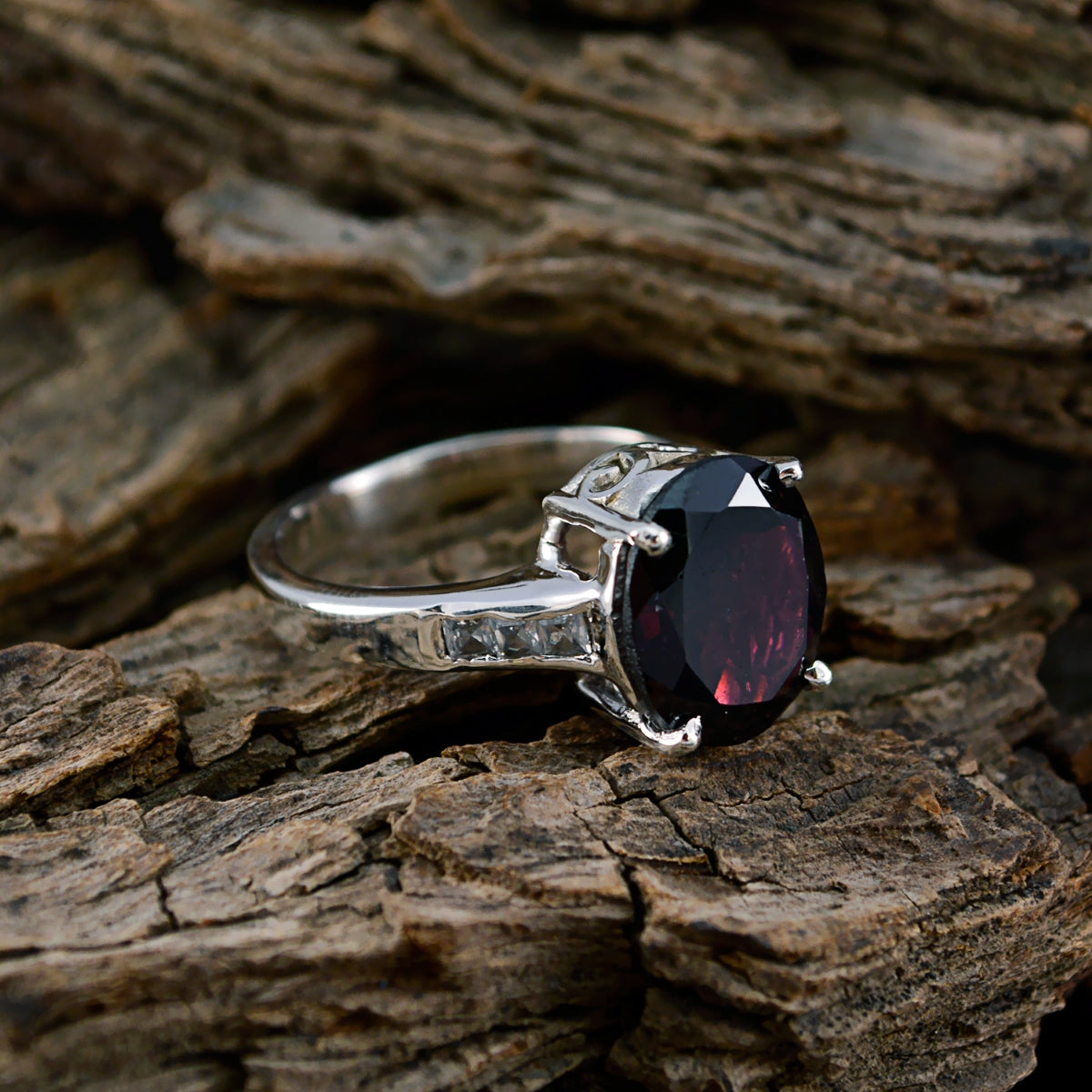 Lorena Glamorous Red Halo Ring