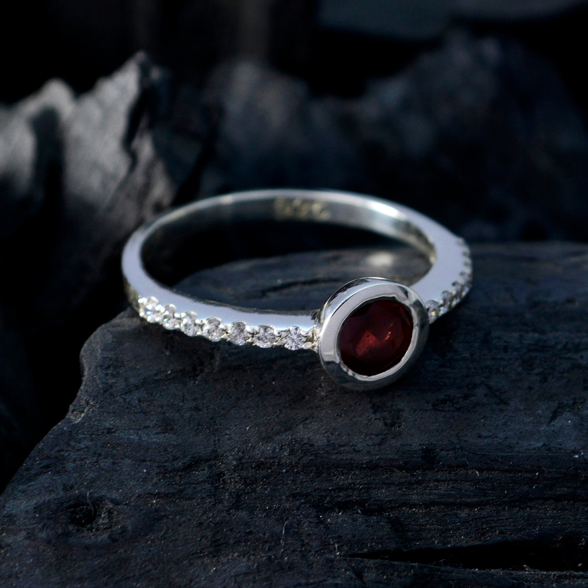 Ling Glamorous Red Halo Ring