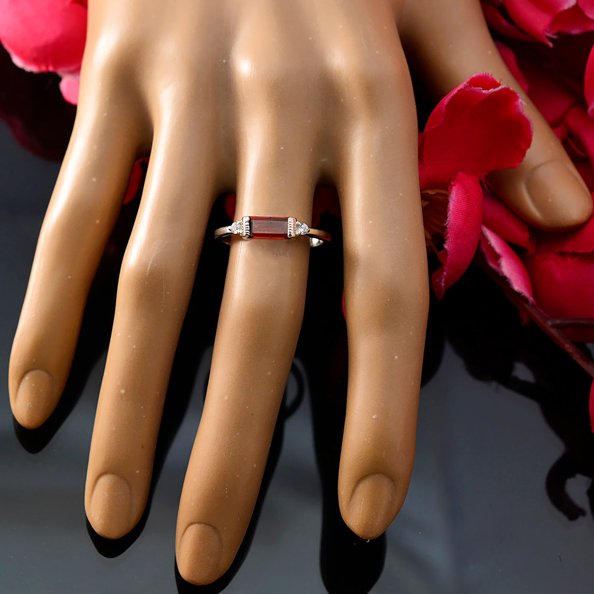 Sakura Luxurious Red Halo Ring