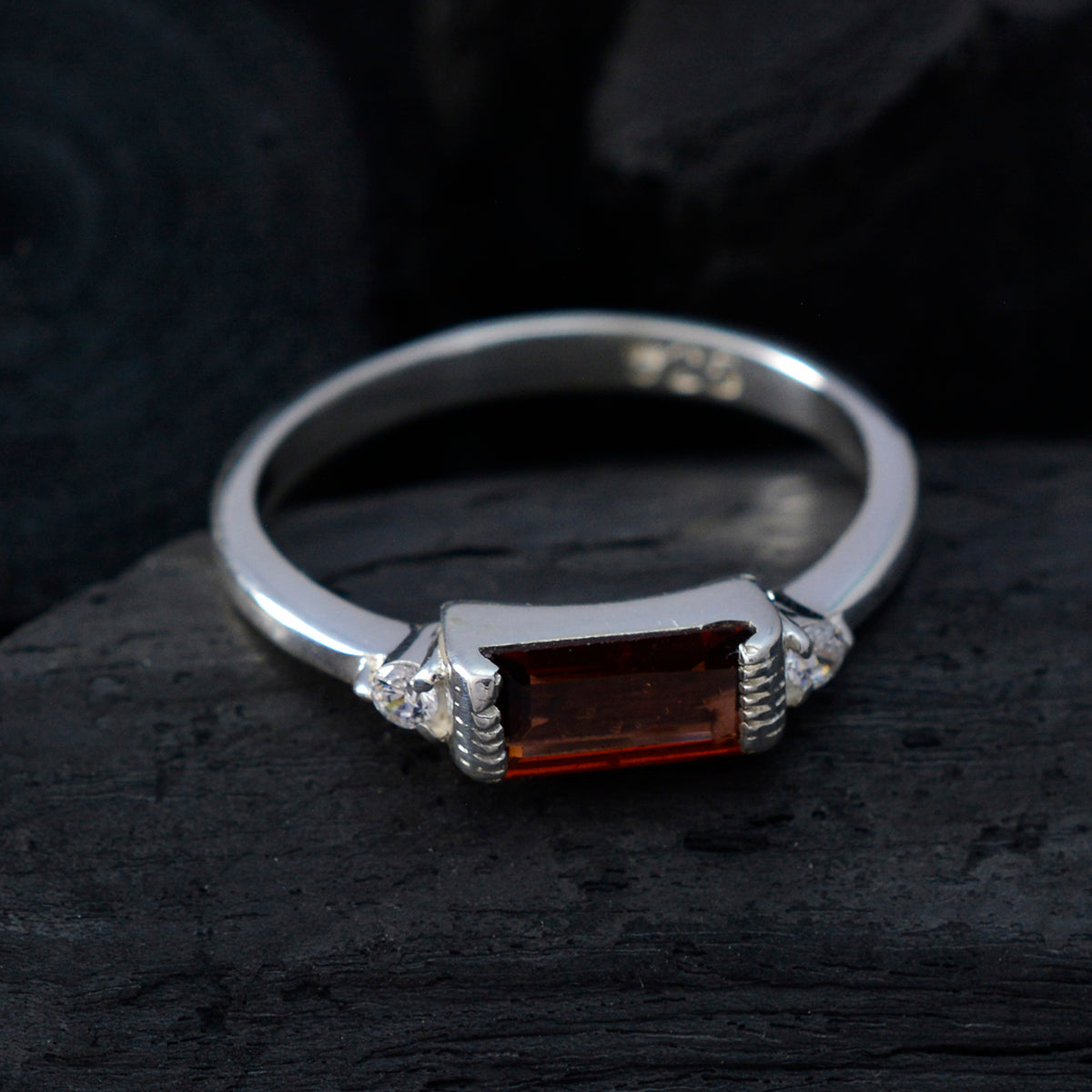 Sakura Luxurious Red Halo Ring