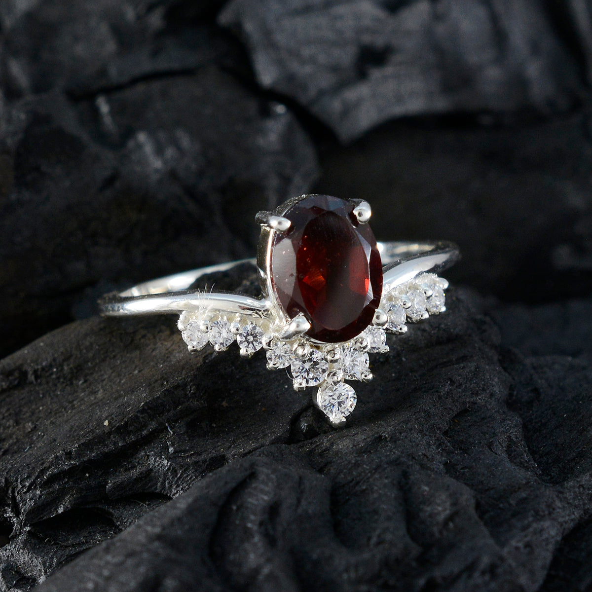 Katarina Glamorous Red Halo Ring