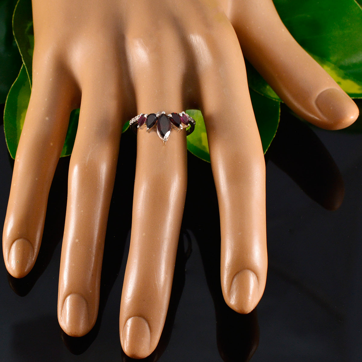 Layla crown Red Penta Ring