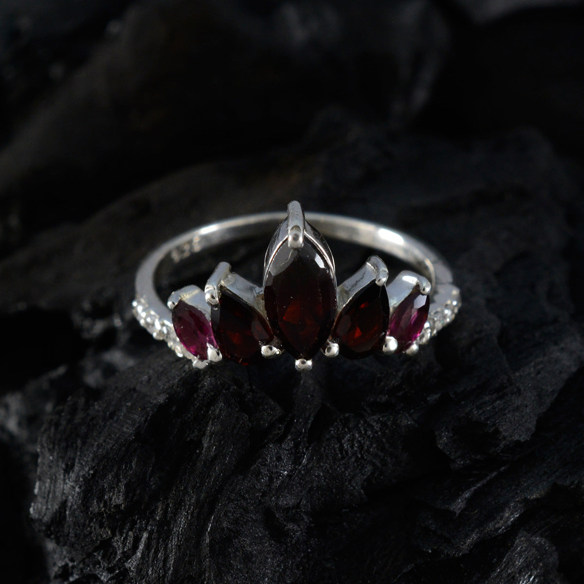 Layla crown Red Penta Ring