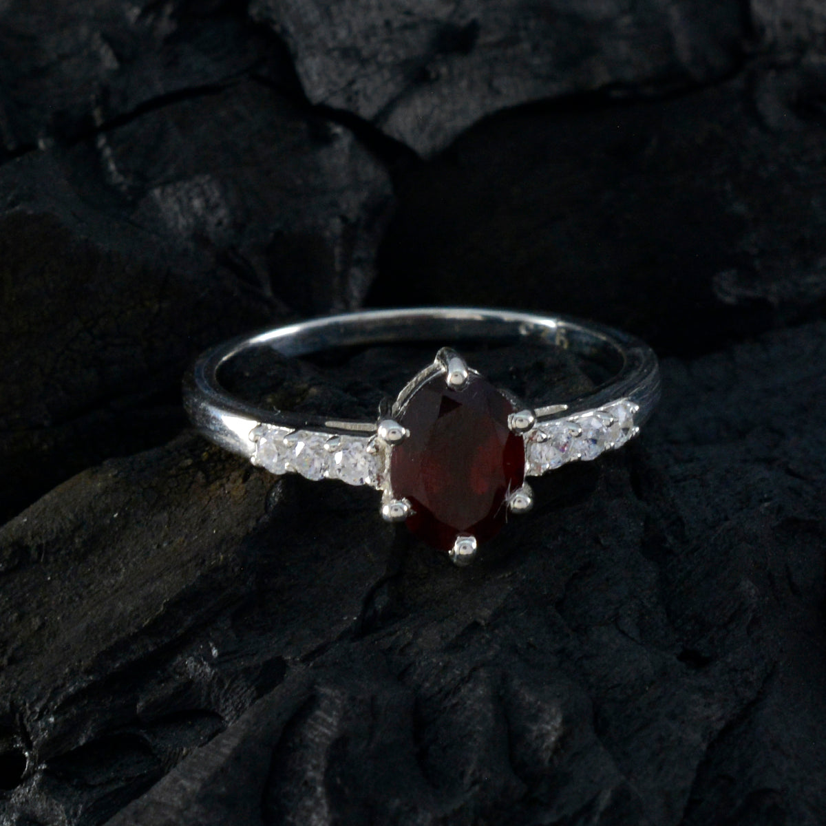 Lily Luxurious Red Halo Ring