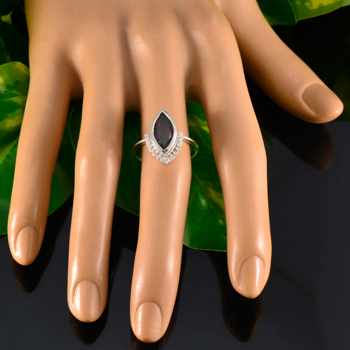 Maya Luxurious Red Halo Ring