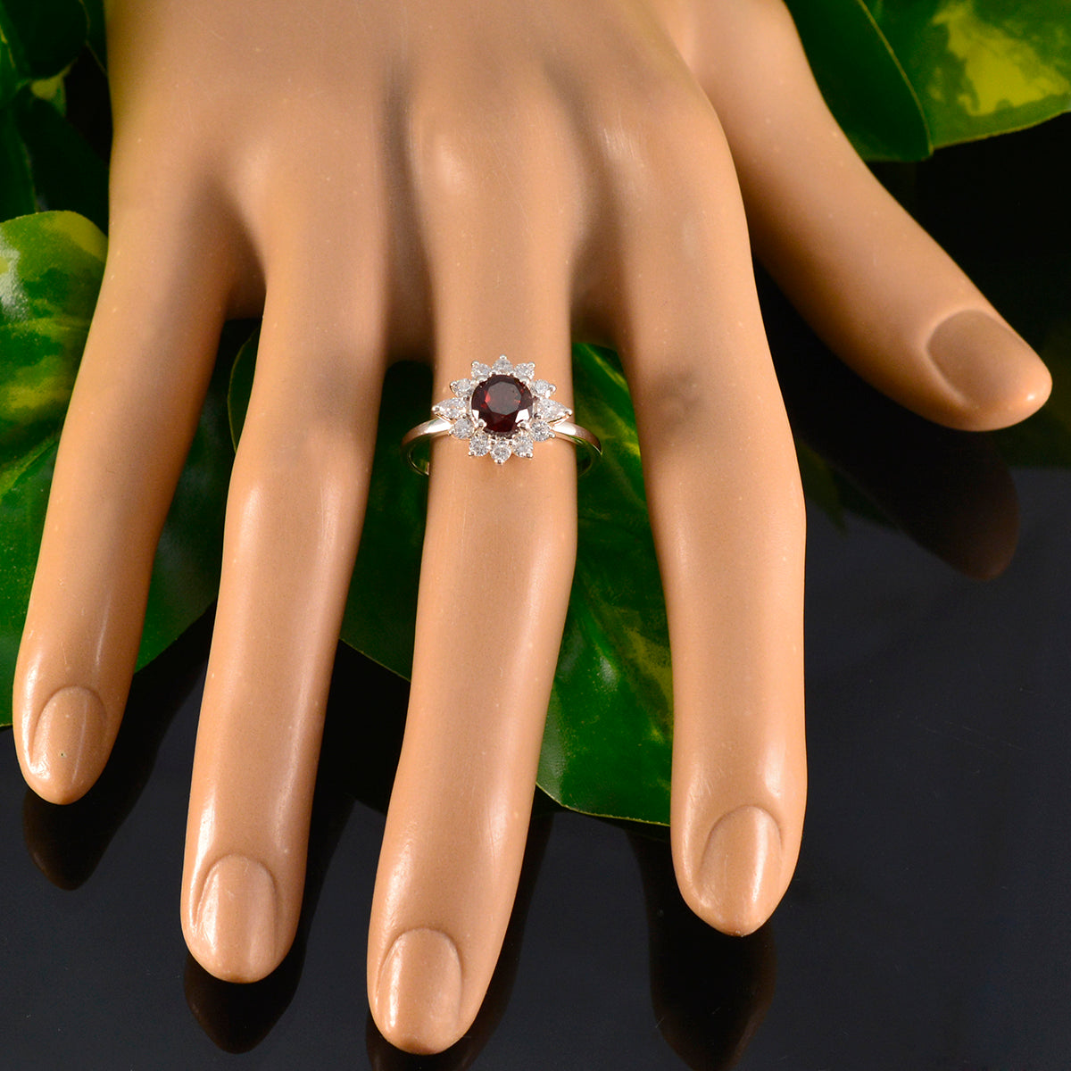Siti Modern Red Halo Ring