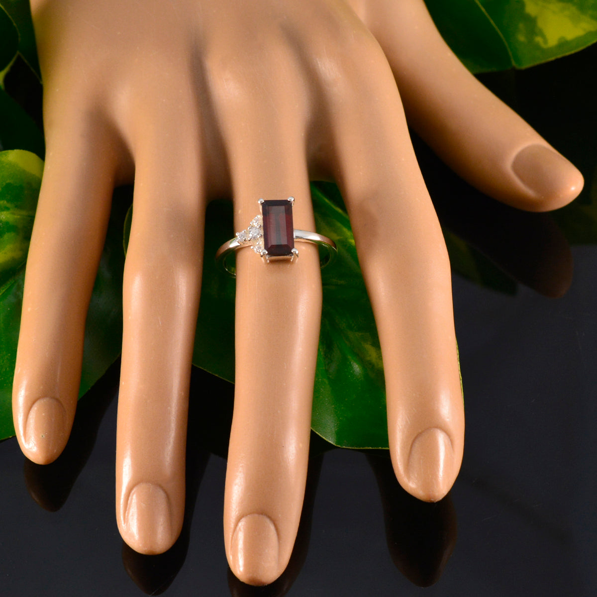 Natalie Feminine Red Halo Ring