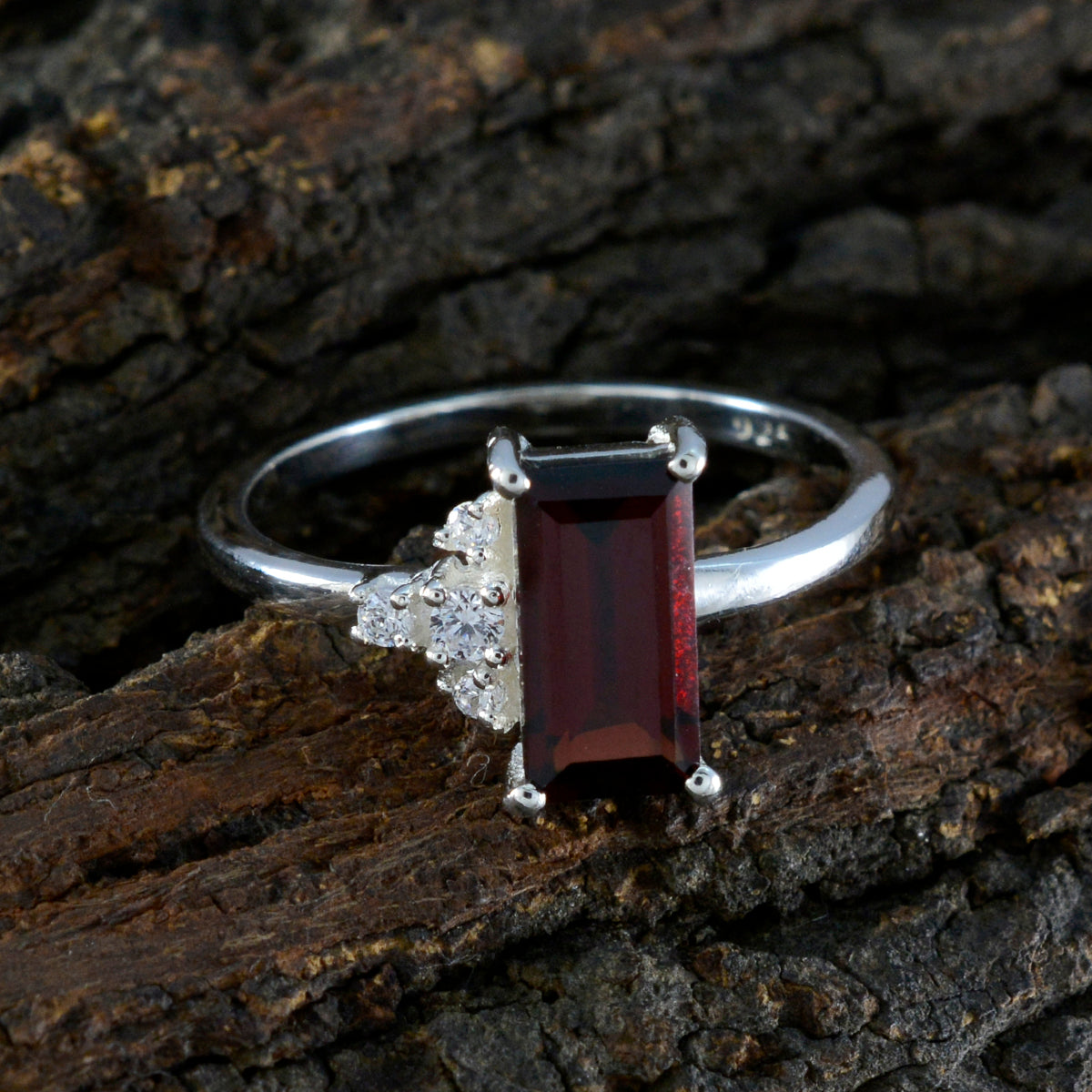 Natalie Feminine Red Halo Ring