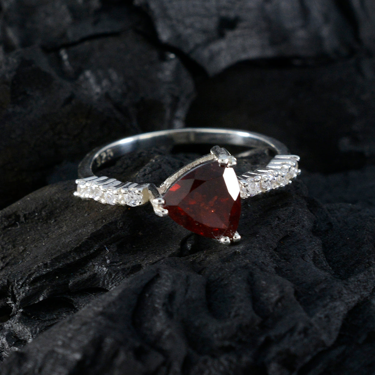 Yan Modern Red Halo Ring