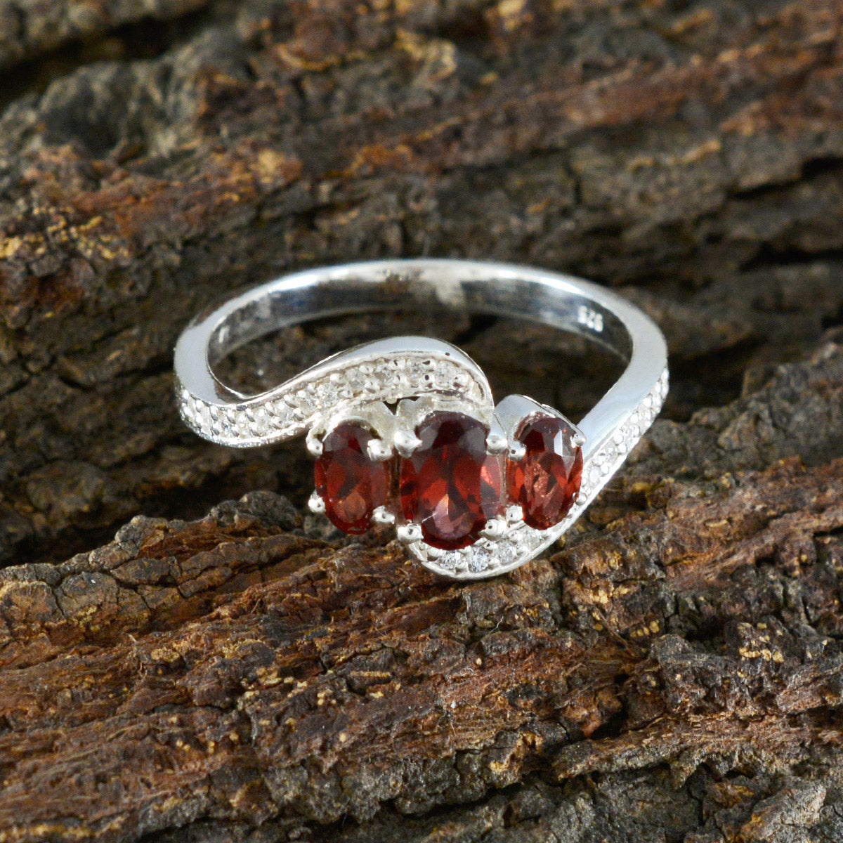 Xiu Fairytale Red Trilogy Ring