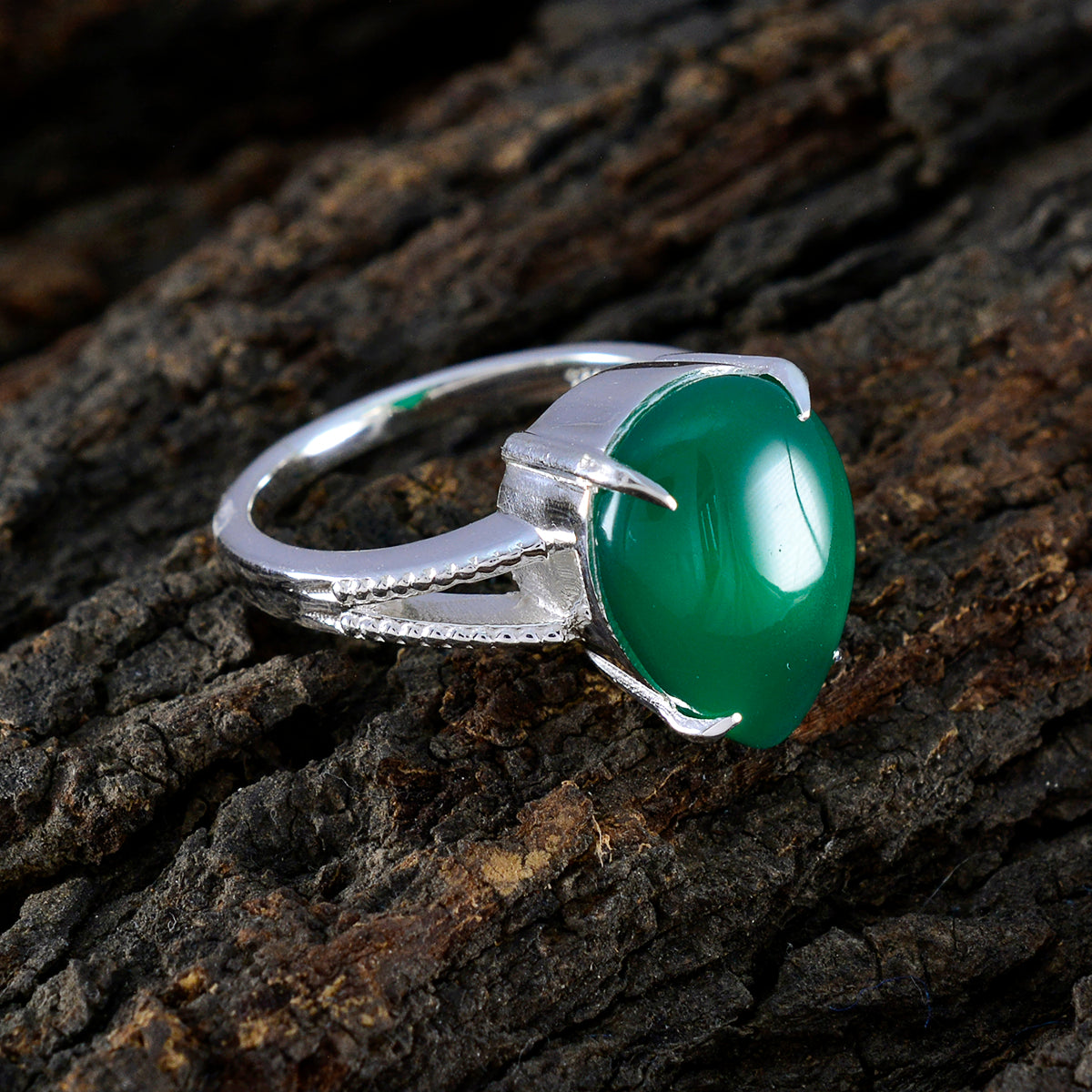 Lorena Graceful Green Solitaire Ring