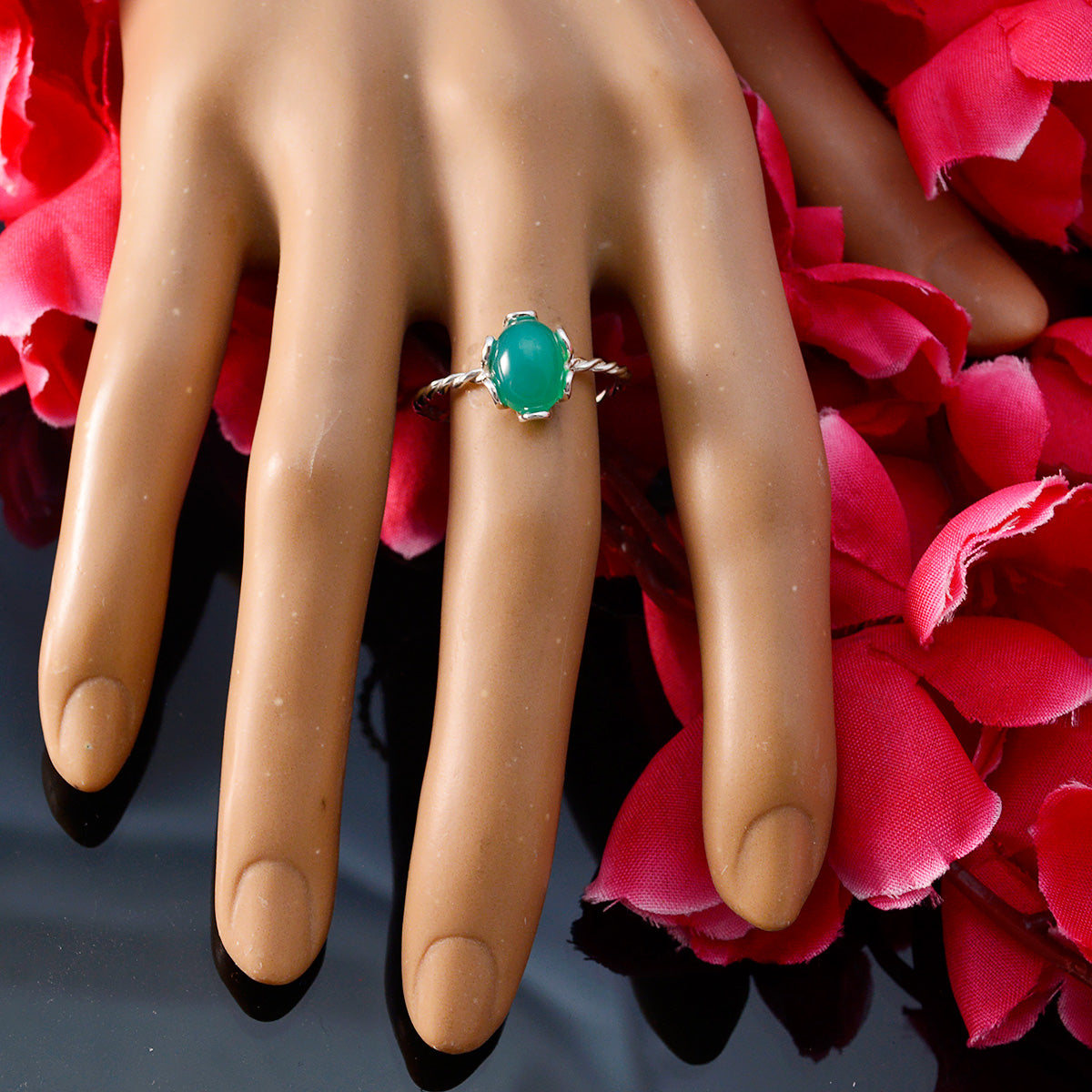Xiu Twist Green Solitaire Ring