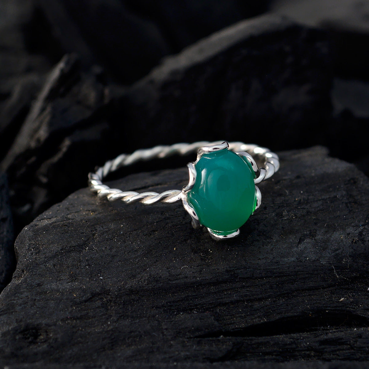 Xiu Twist Green Solitaire Ring