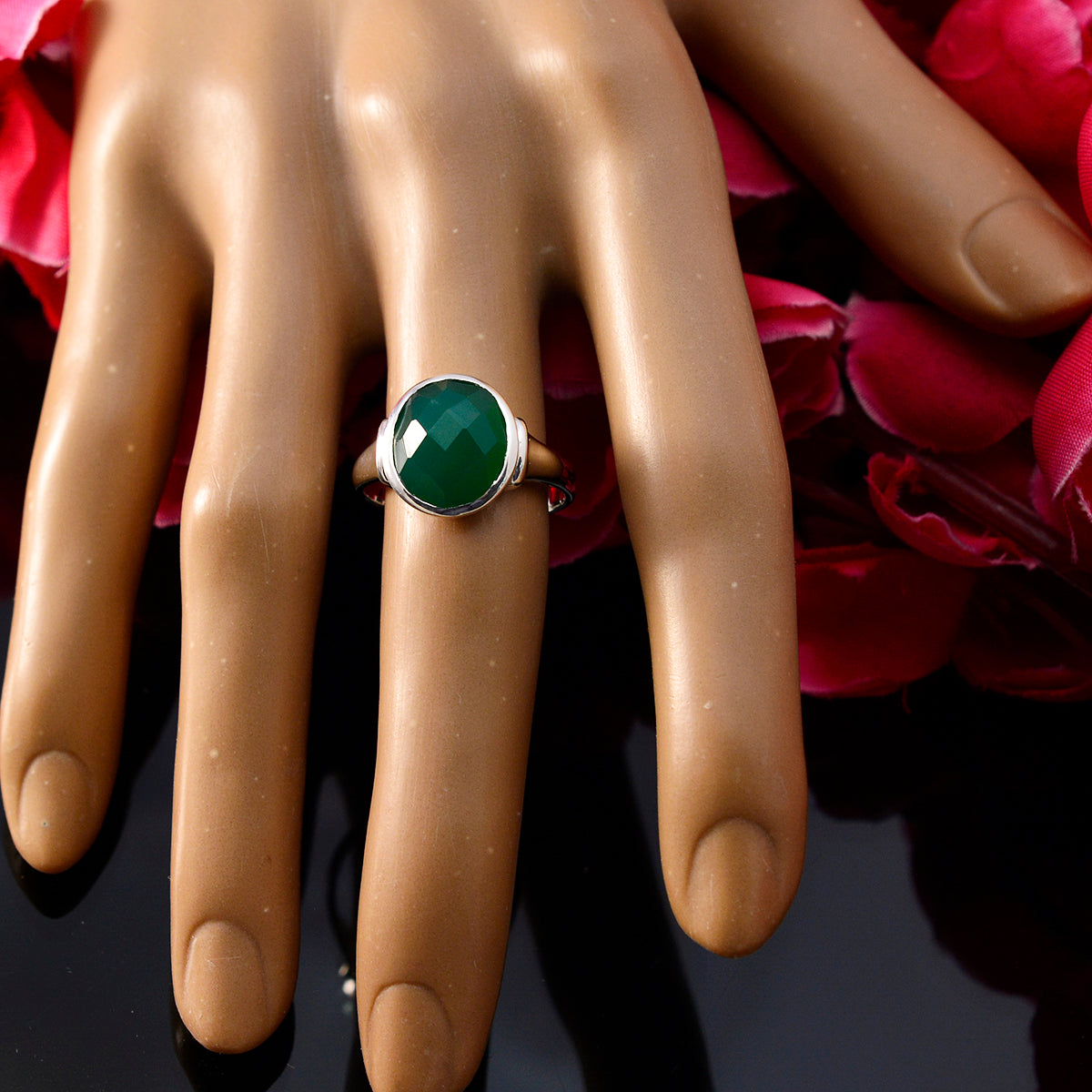 Maria Traditional Green Solitaire Ring