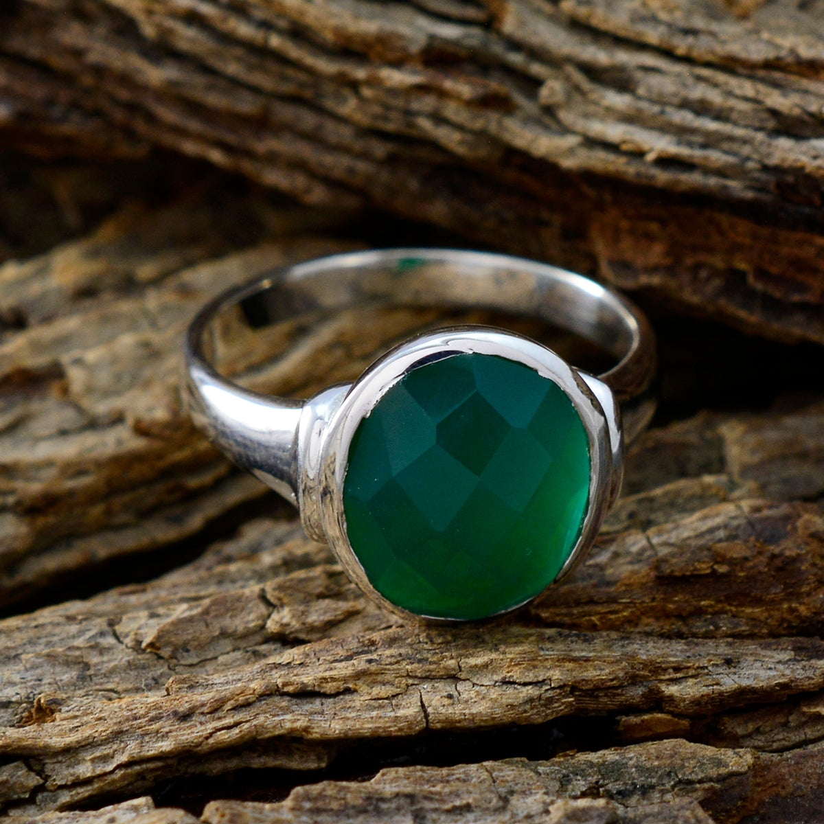 Maria Traditional Green Solitaire Ring