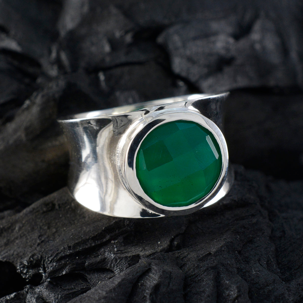 Ellie Armor Green Solitaire Band