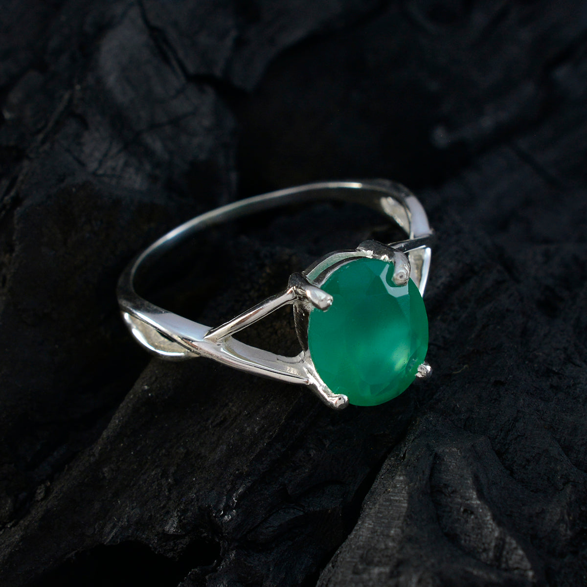 Rina Graceful Green Solitaire Ring