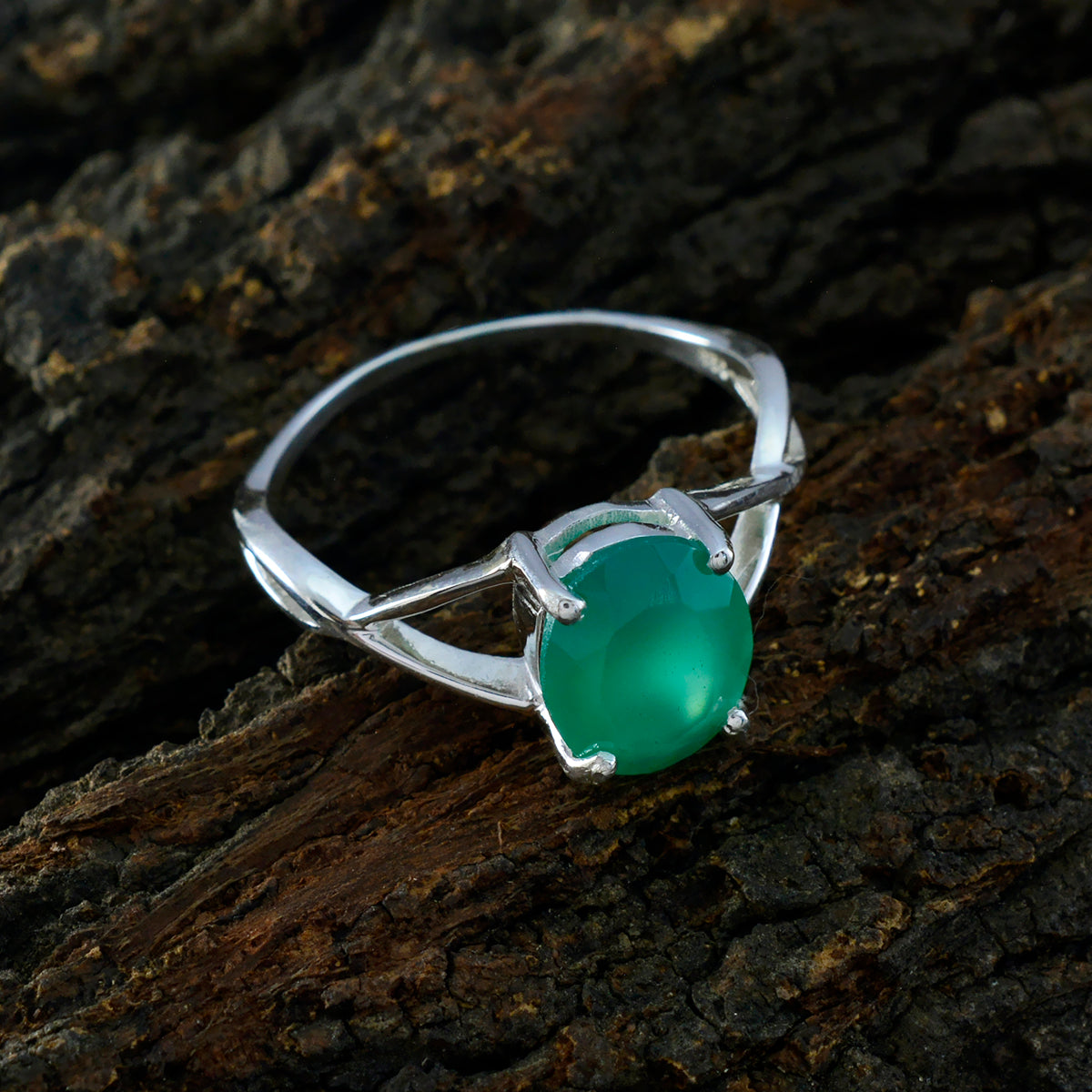 Rina Graceful Green Solitaire Ring