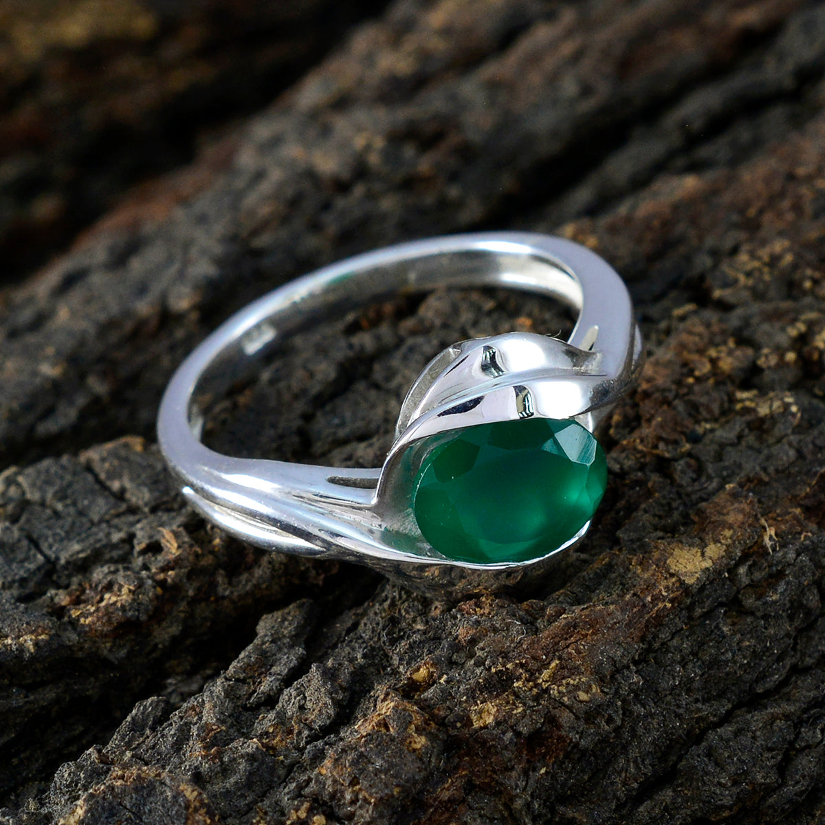 Natcha Modern Green Solitaire Ring