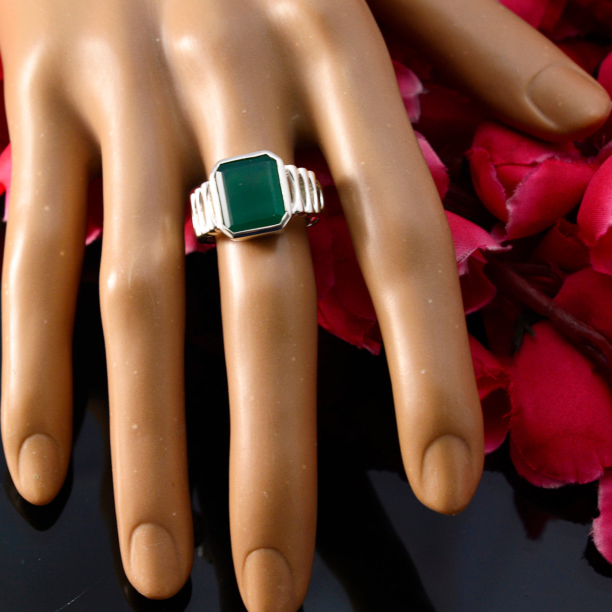 Angel Signet Green Solitaire Ring