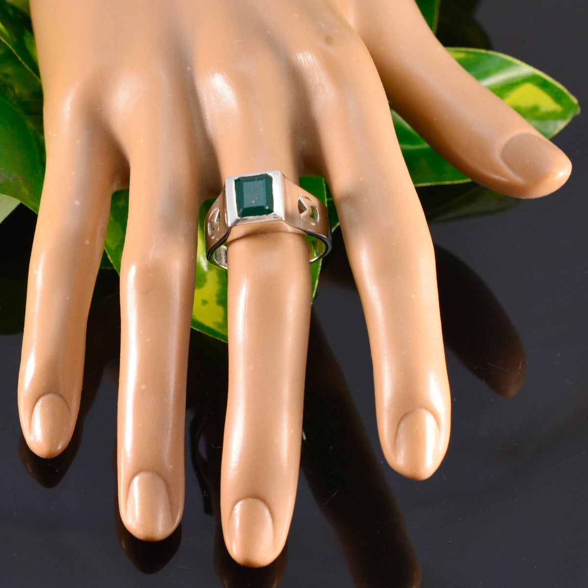 Araya Modern Green Solitaire Ring