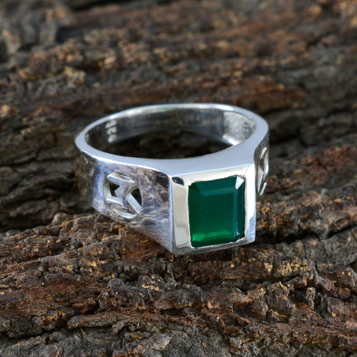 Araya Modern Green Solitaire Ring