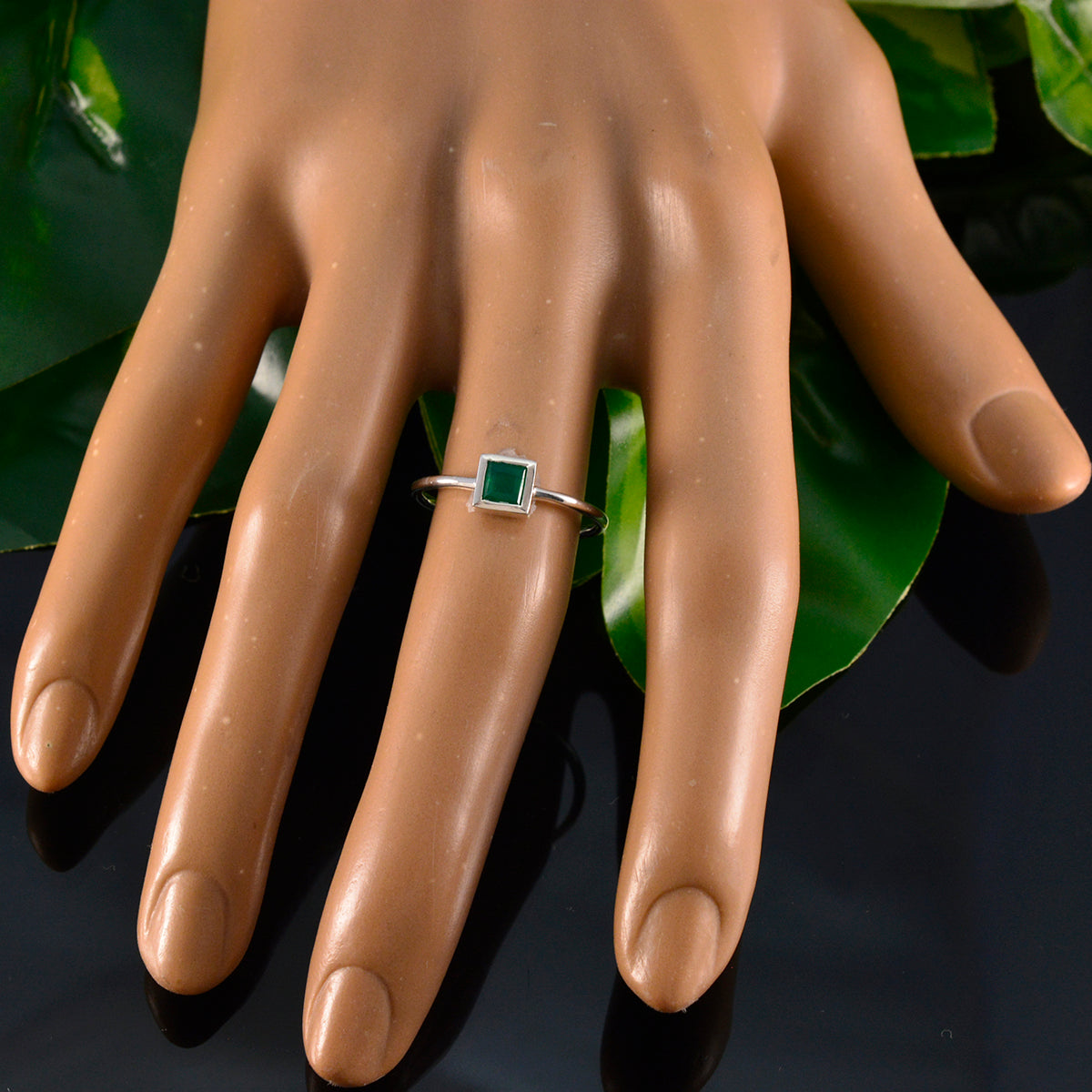 Soo-jin Contemporary Green Solitaire Ring