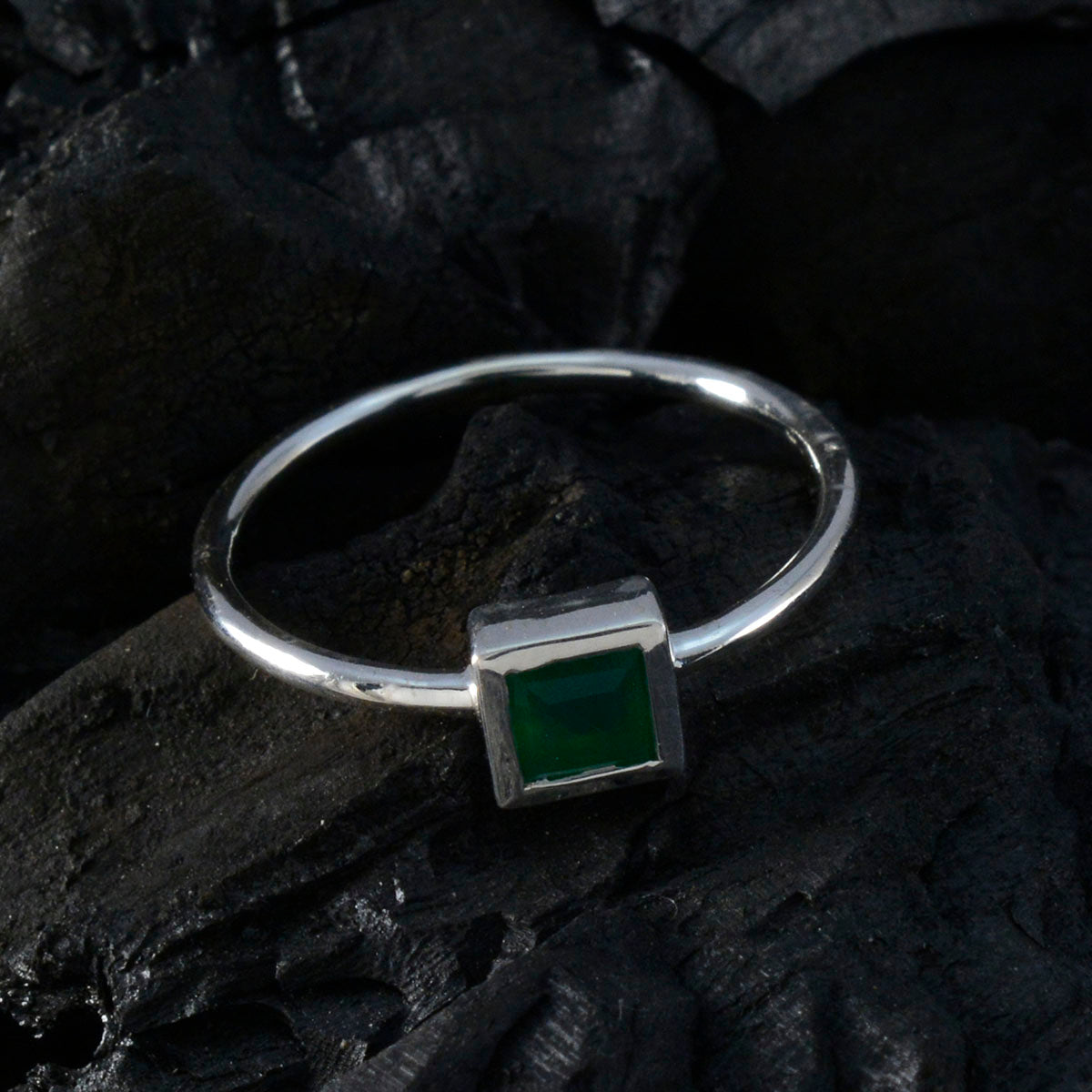 Soo-jin Contemporary Green Solitaire Ring