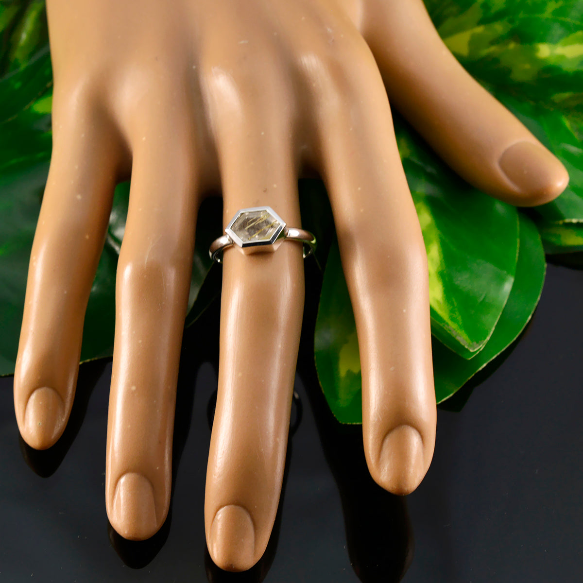 Audrey Feminine Golden Solitaire Ring
