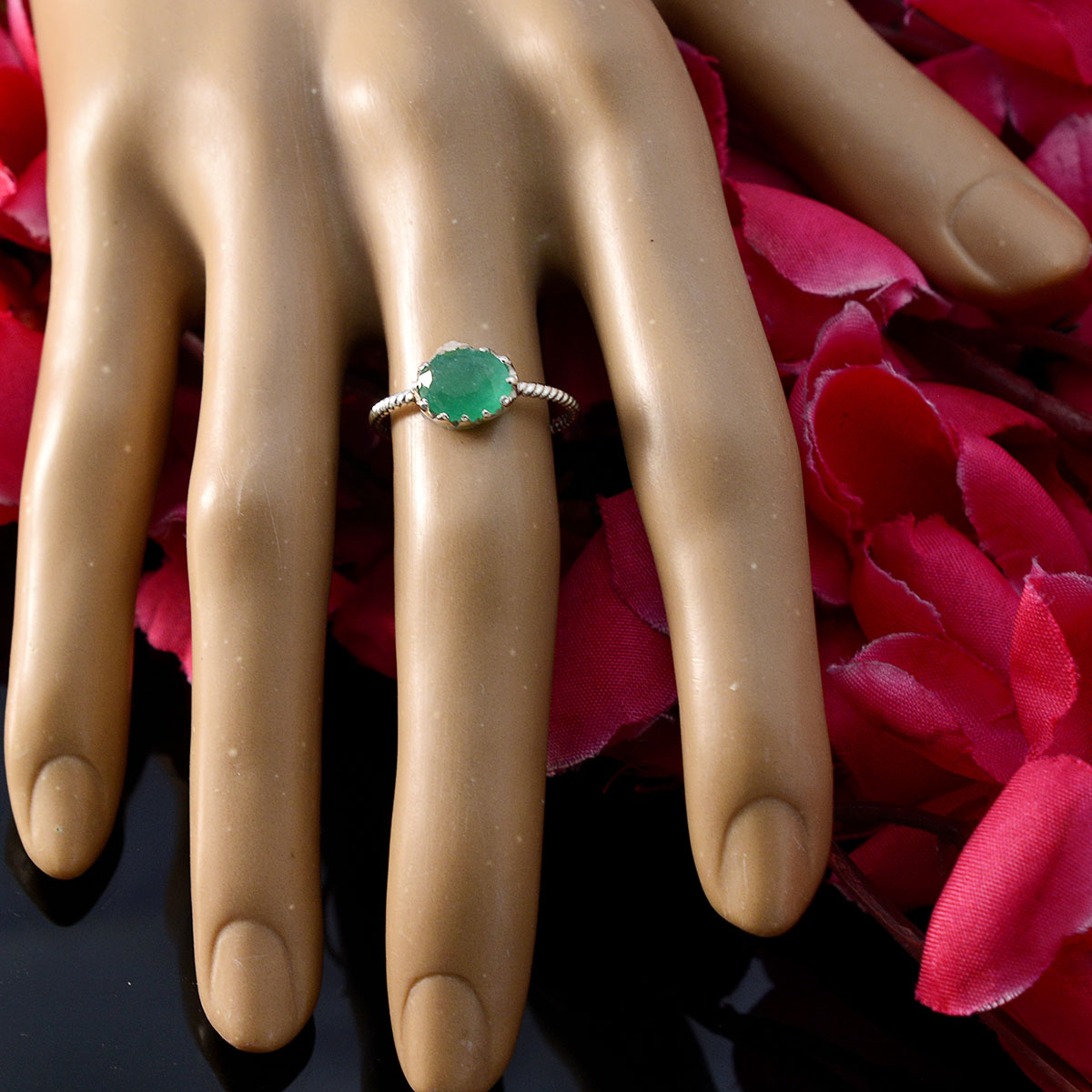Eun-ji Twist Green Solitaire Ring