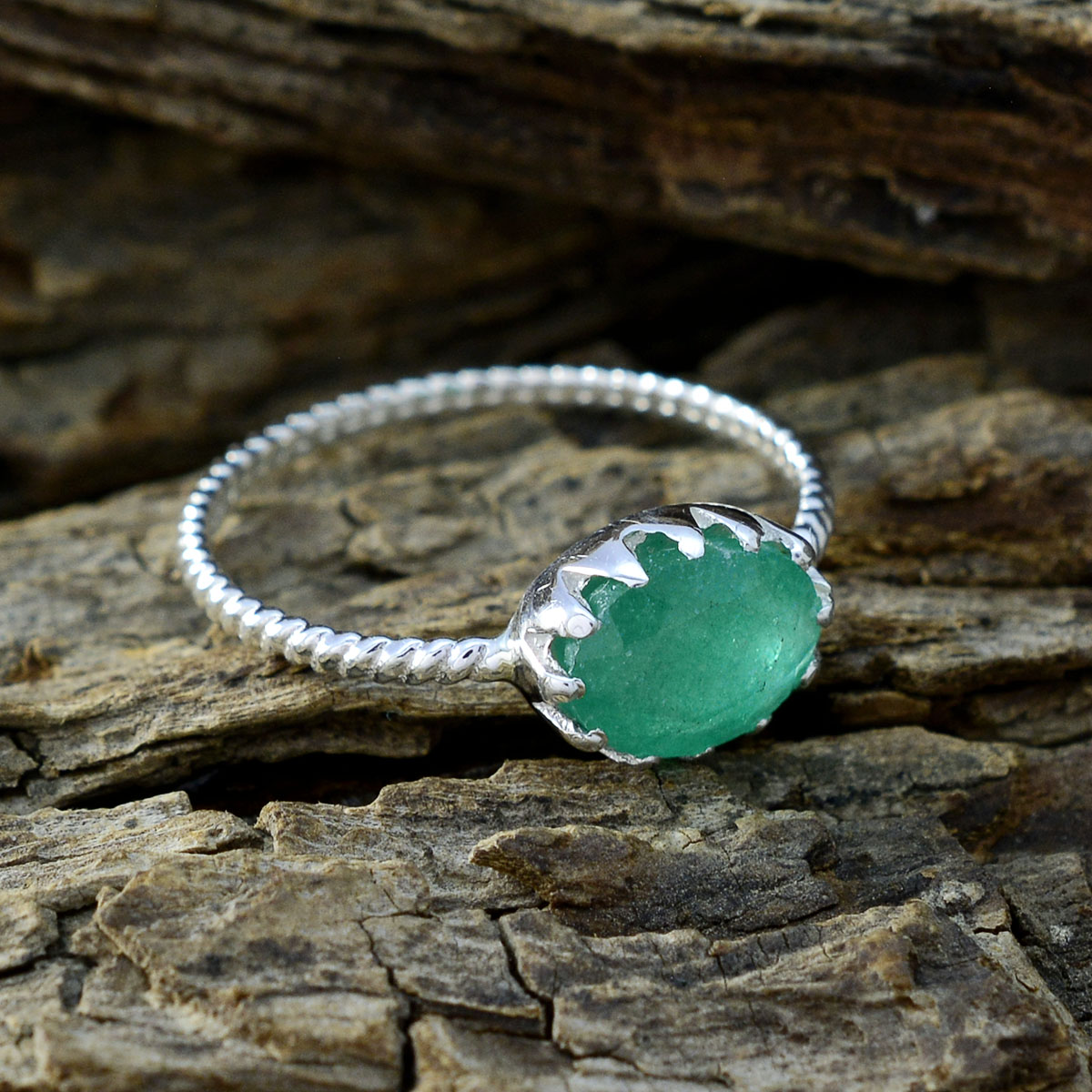 Eun-ji Twist Green Solitaire Ring
