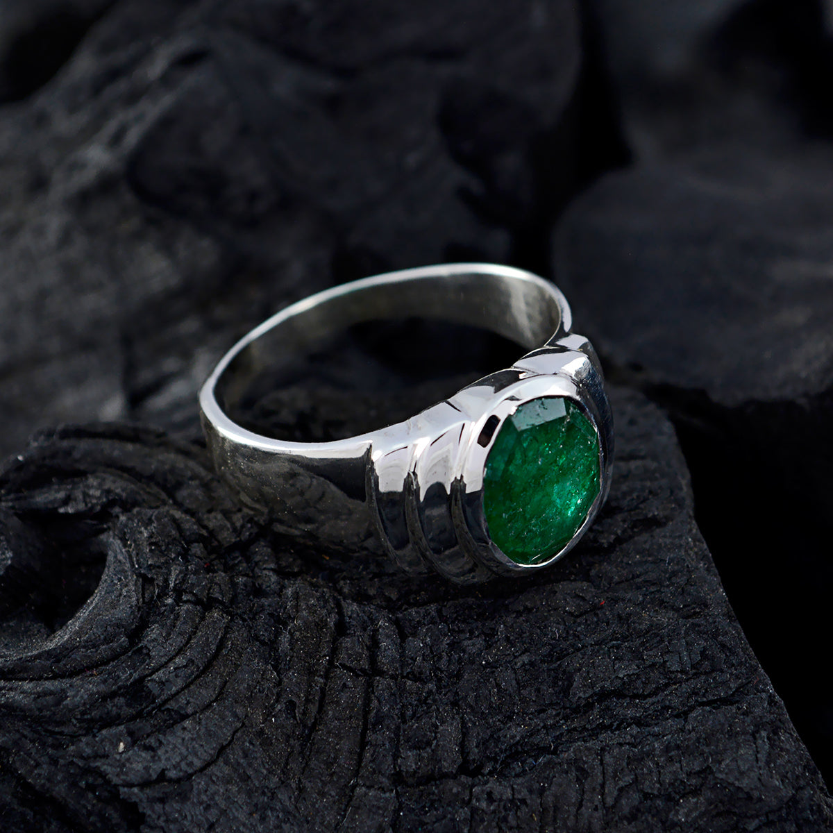 Antonia propsel Green Solitaire Ring