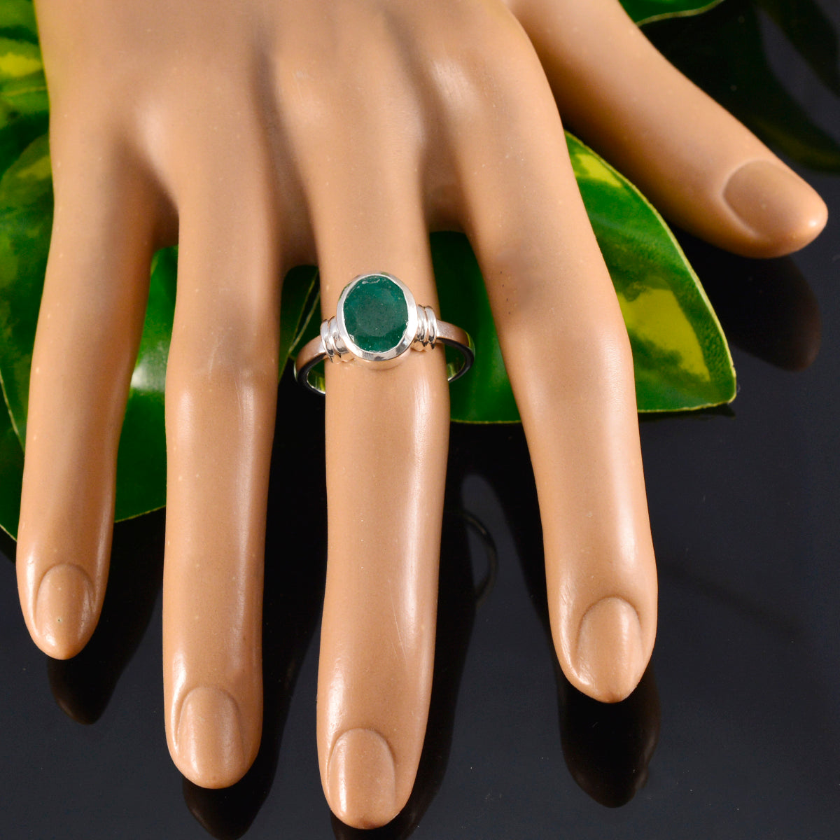 Mathilde Glamorous Green Solitaire Ring