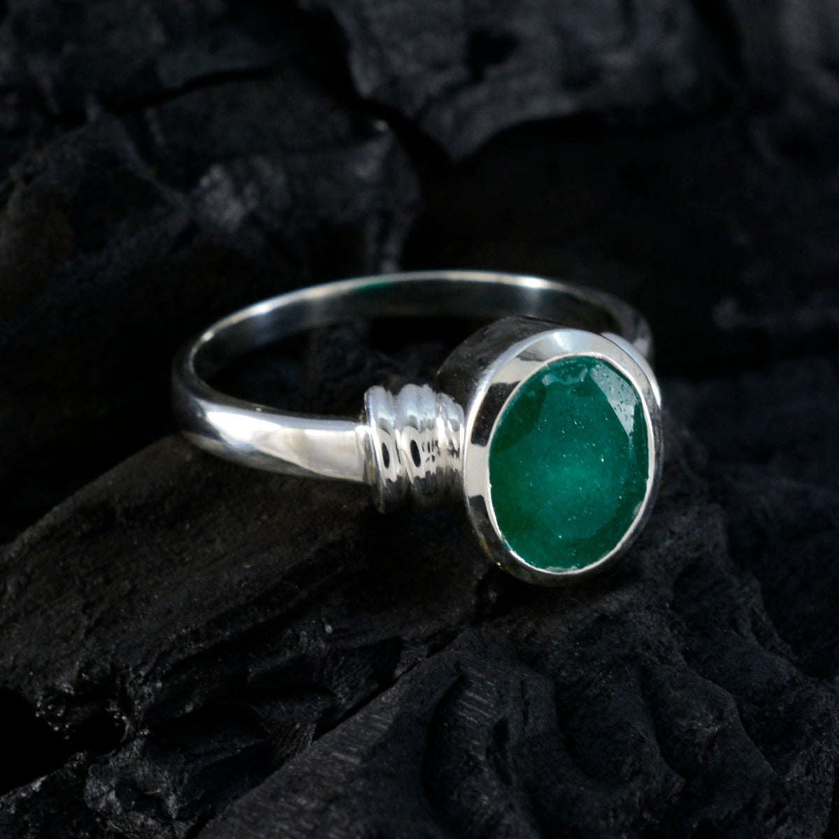Mathilde Glamorous Green Solitaire Ring