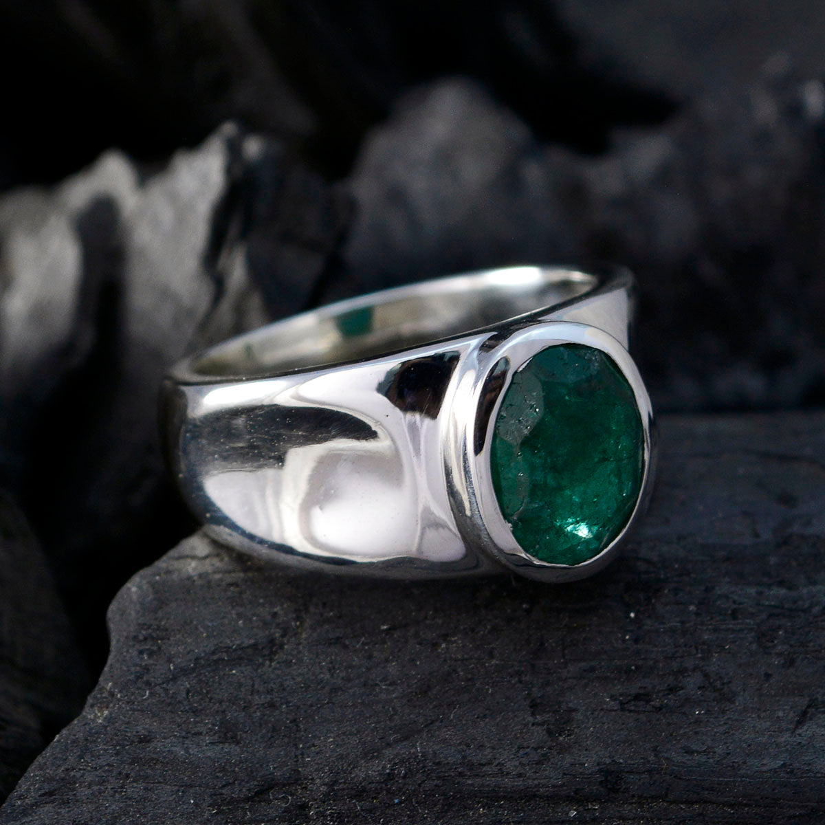 Antonia valentine Green Solitaire Ring