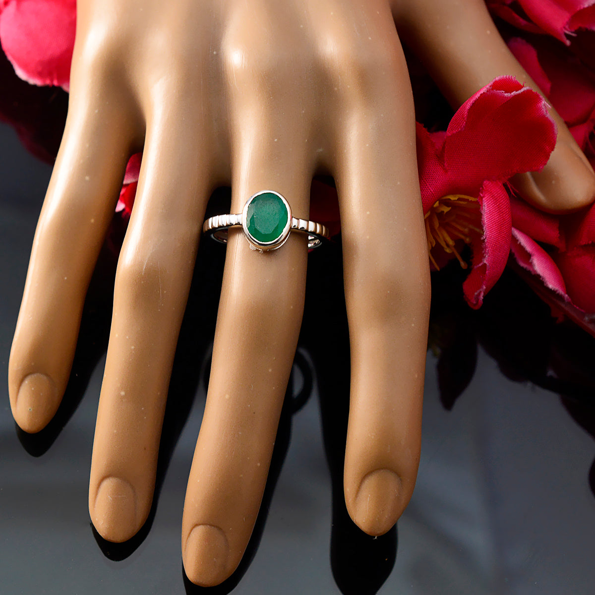 Victoria Traditional Green Solitaire Ring