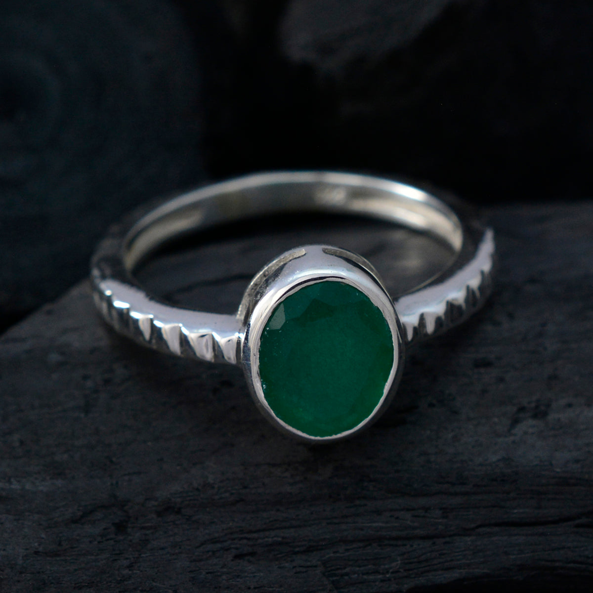 Victoria Traditional Green Solitaire Ring