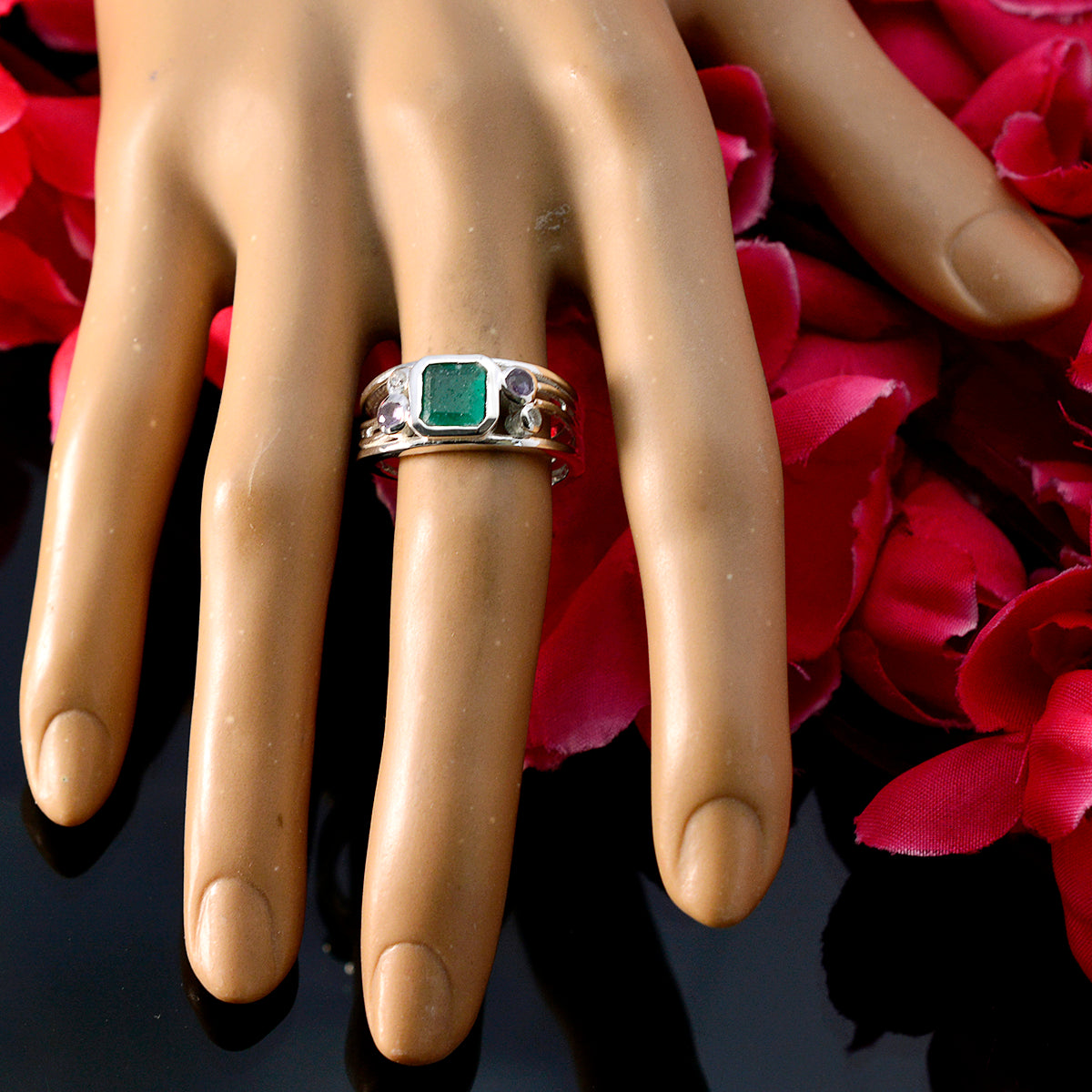 Hannah Trendy Green Penta Ring