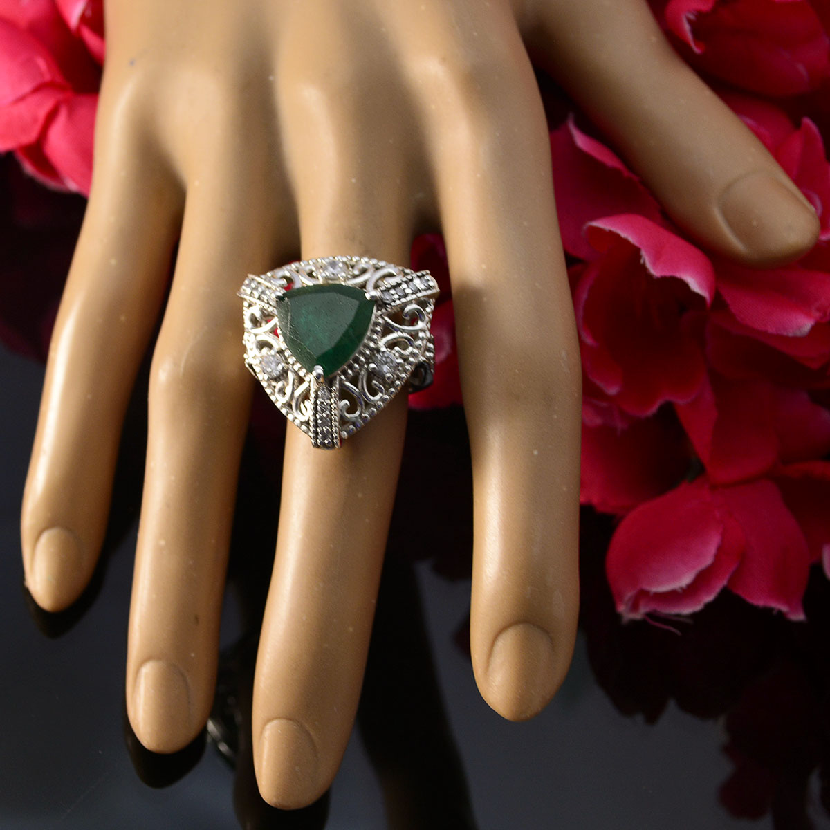 Constanza Filigree Green Halo Ring
